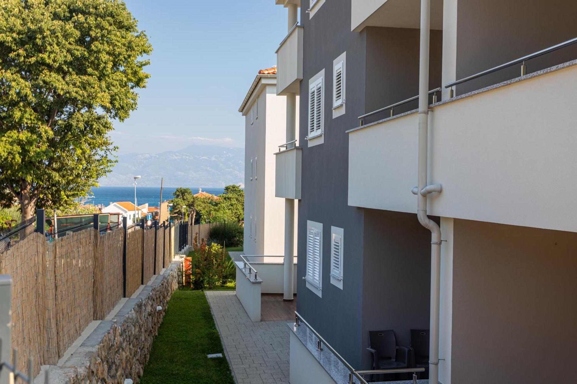 Apartments Crnekovic Tomislava 8A Baška Zewnętrze zdjęcie