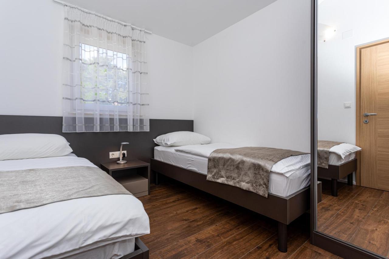 Apartments Crnekovic Tomislava 8A Baška Zewnętrze zdjęcie